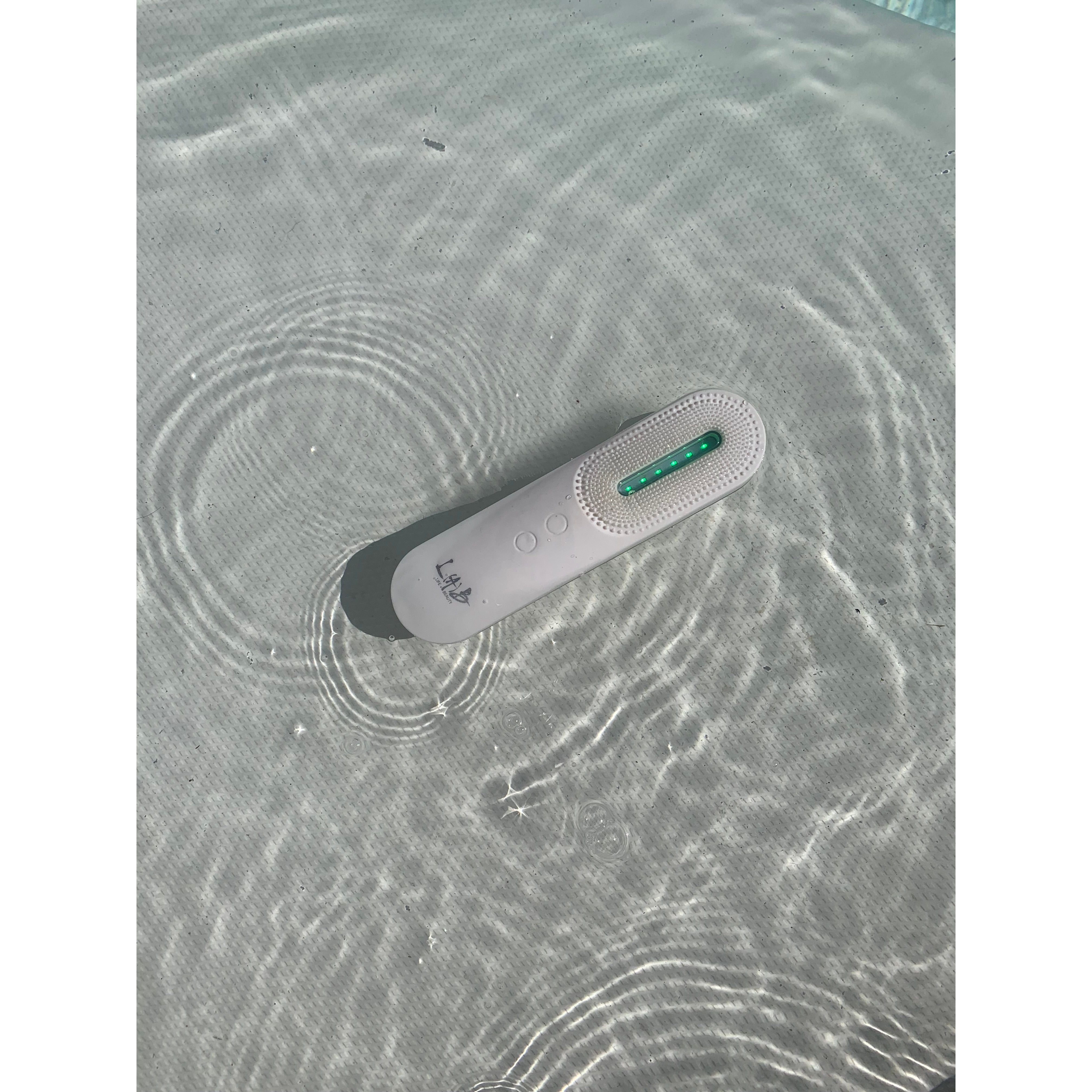 Photonic Cleansing Brush