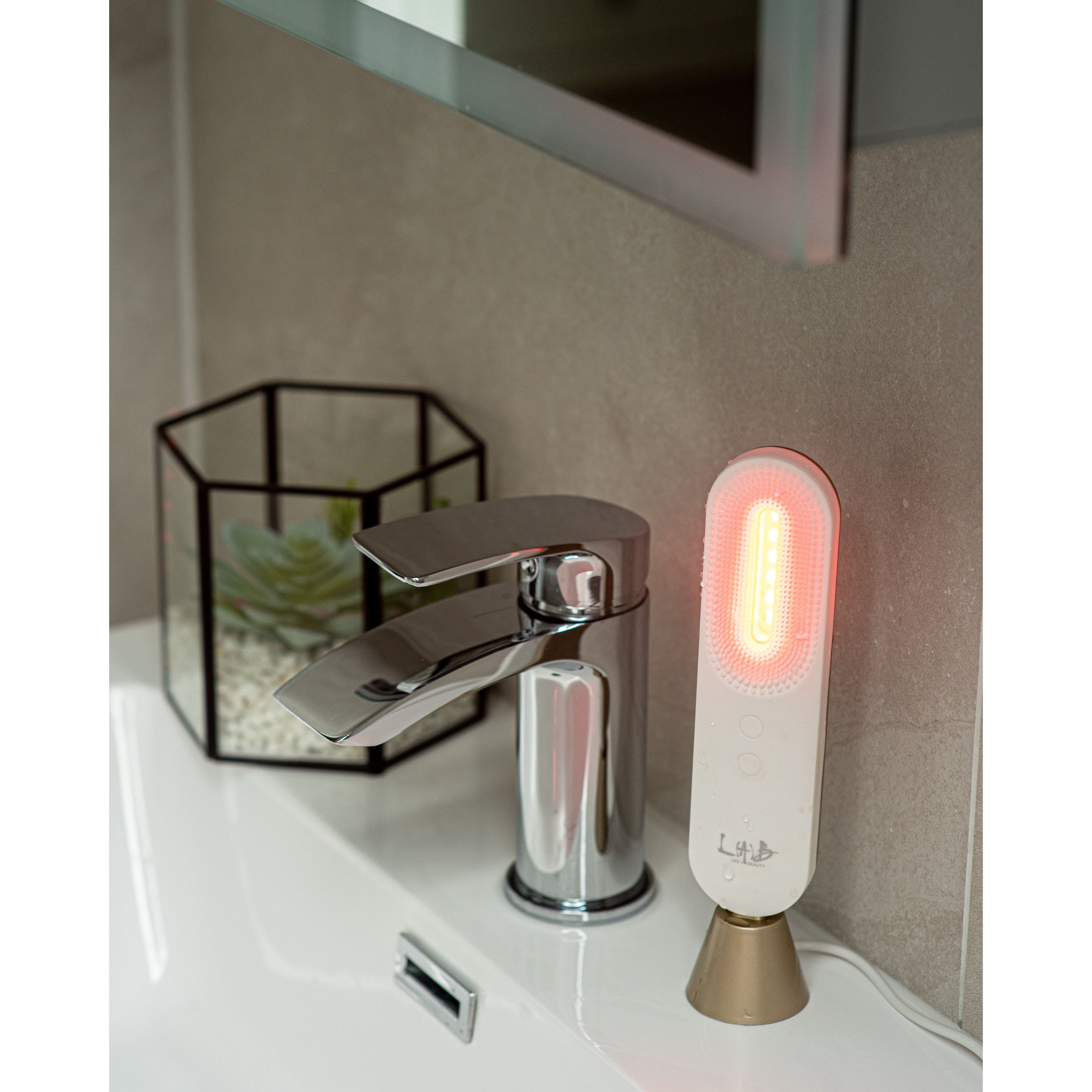 Photonic Cleansing Brush