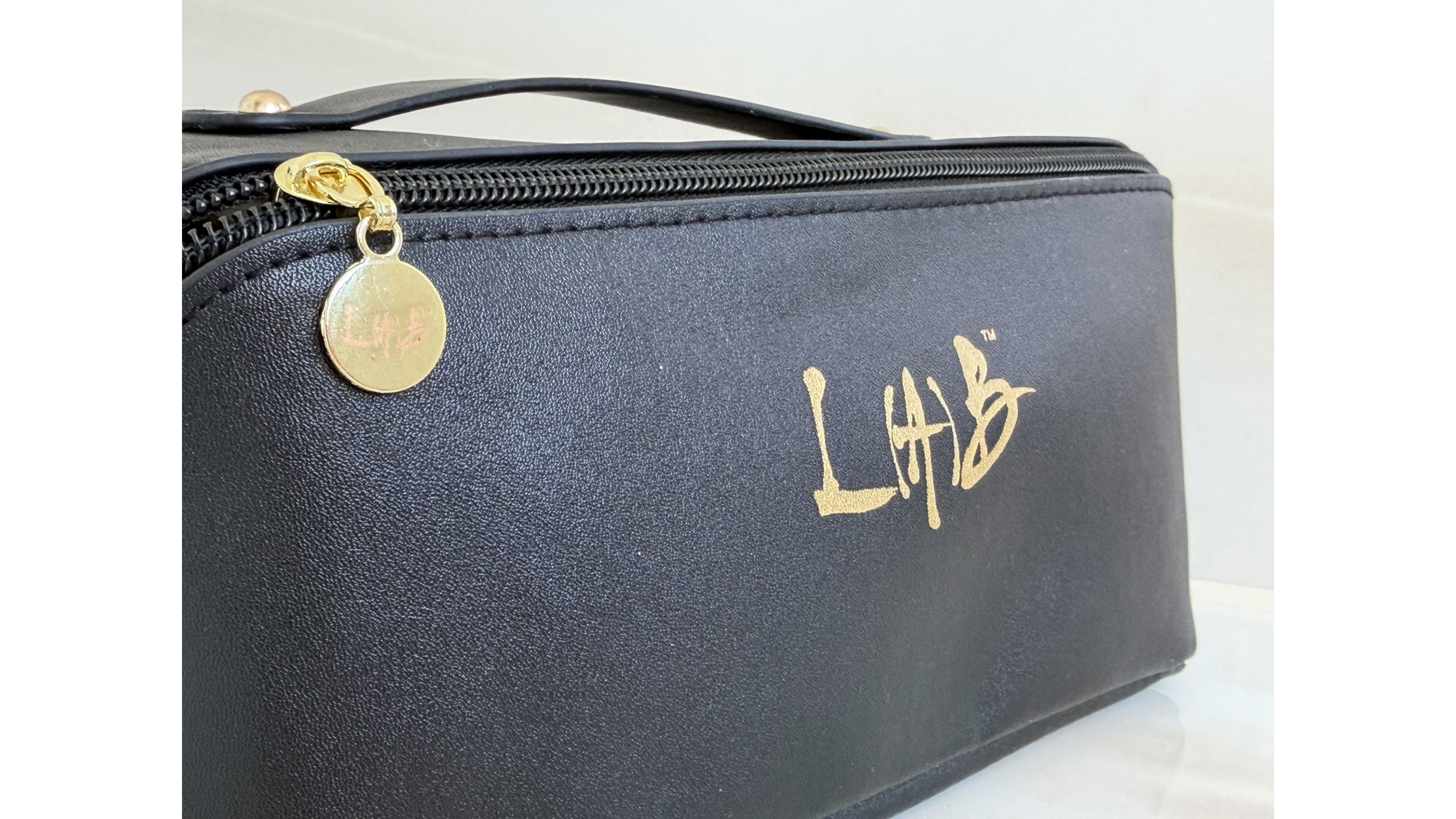 TOILETRY BAG