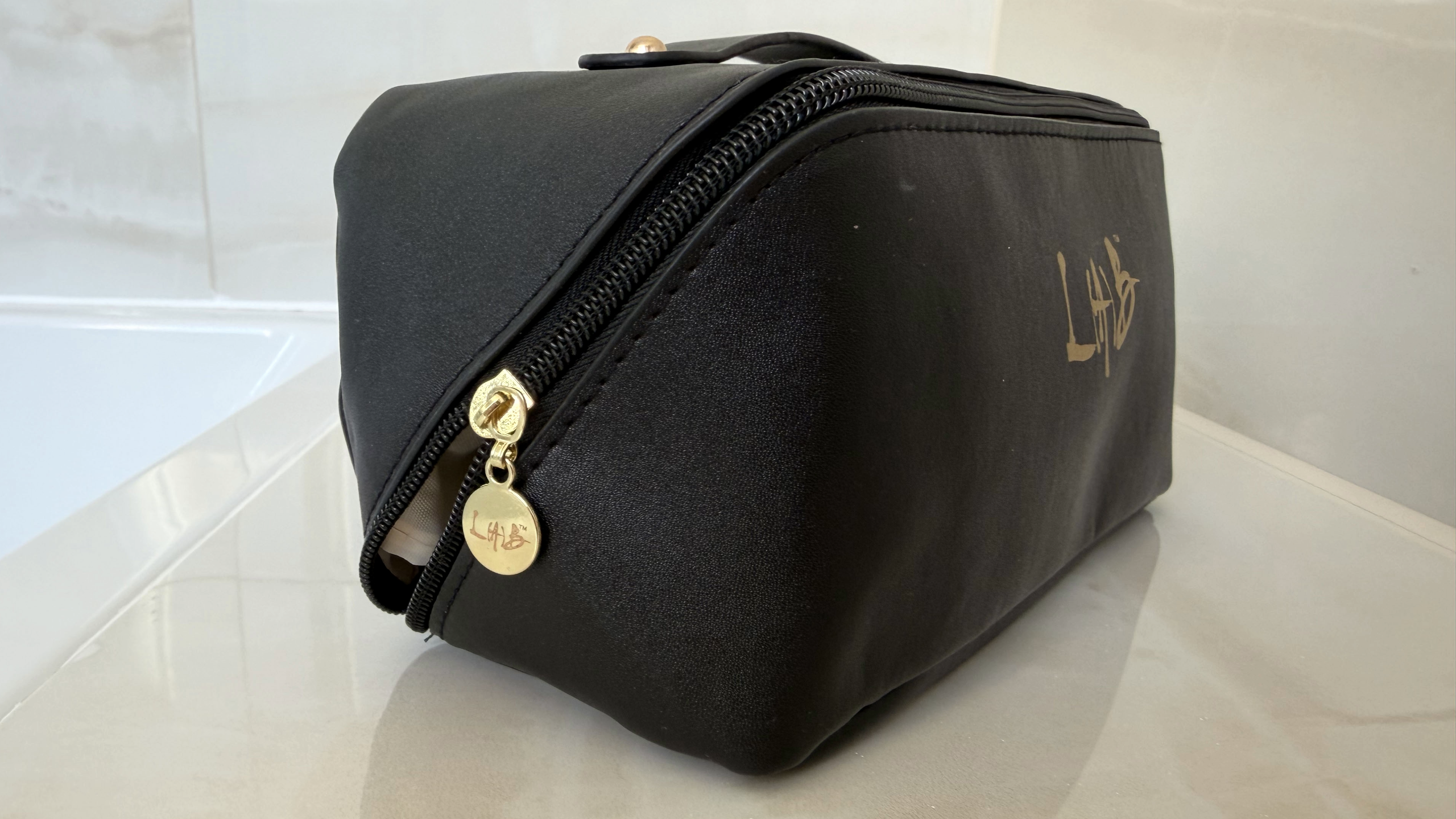 TOILETRY BAG